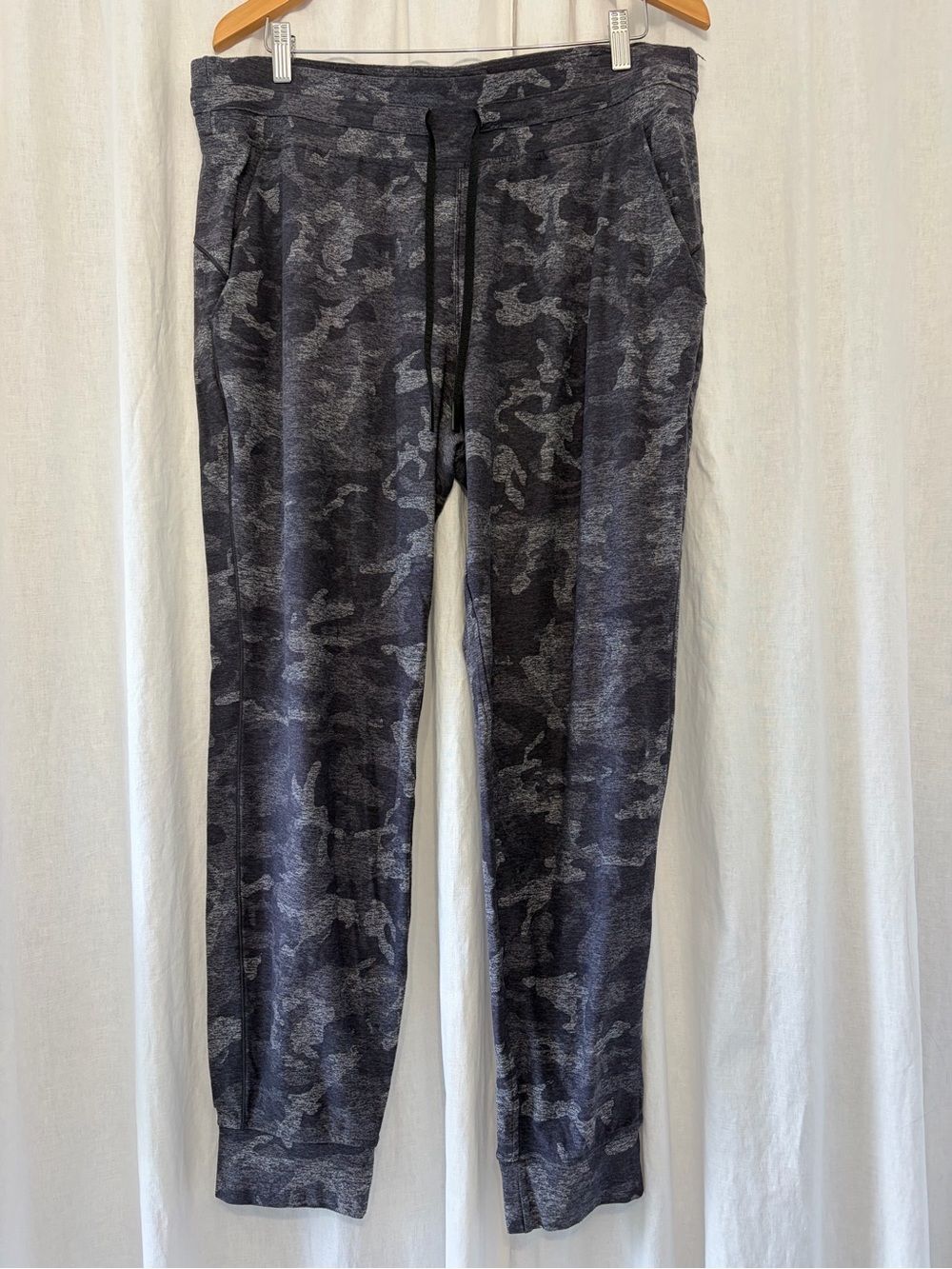 lululemon athletica Women's Gray Camouflage Jogger Track Pants